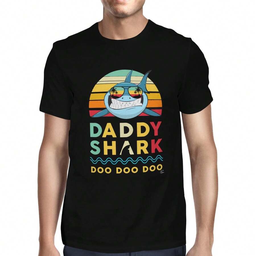 Camiseta Gráfica Divertida para Hombre Daddy Shark Doo Doo, Camiseta de Dibujos Animados Alegre y Familiar - Negro - Ver 1