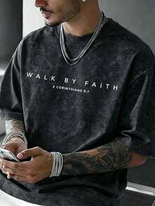 大尺碼男士復古水洗「Walk By Faith」字母印花圓領短袖T恤，休閒寬鬆街頭風上衣 - 黑色 - 查看 2