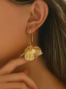 Elegant Double-Layer 3D Petal Earrings, High-Quality Jewelry For Daily Wear And Parties, Timeless Accessory Suitable For All Seasons - Flower Earrings - View 3
