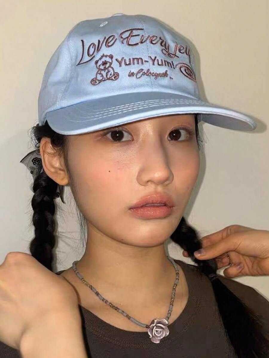 1件韓式淺藍色熊刺繡軟頂棒球帽，英文復古做舊休閒棒球帽，修飾臉型小學生防曬棒球帽 - 小熊 - View 1