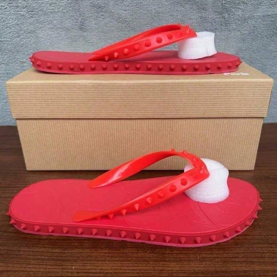 Pantuflas de pareja CL, chanclas de suela roja, sandalias de playa con remaches, diseño plano antideslizante con entrepiernas