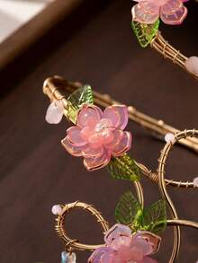 Bracelet de bras Fairycore à fleurs, manchette de bras supérieur en fil doré avec fleurs roses, papillon et goutte de cristal pour femmes, bijoux bohèmes de plage - jaune doré - Voir 5