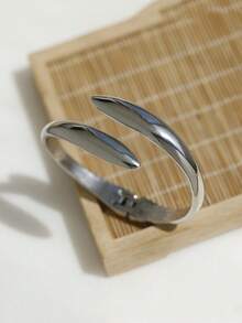 1件極簡雙箭頭開口彈簧手鍊，適合女性日常、派對、旅行穿著 - 箭頭手鐲 - 查看 8