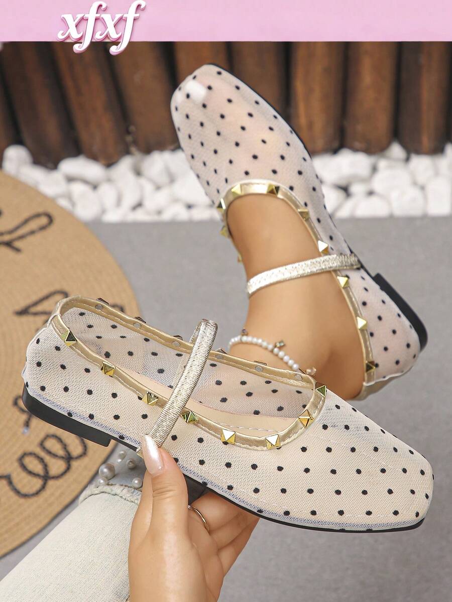 Sepasang Sepatu Flat Mary Jane Wanita Motif Polka Dot Jala Bernapas dengan Paku Keling, Cocok untuk Liburan/Perjalanan/Kencan/Pakaian di Rumah - Putih - View 1