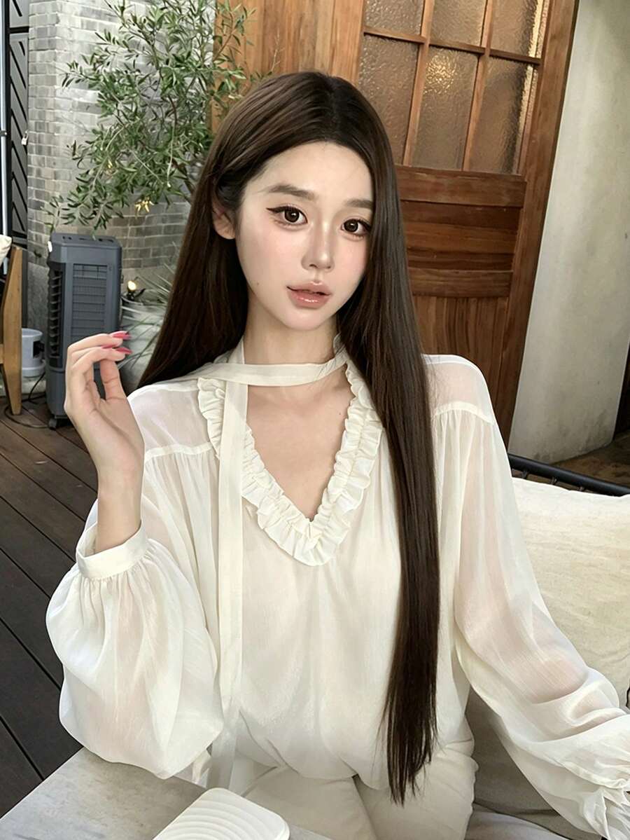 女款寬鬆長袖V領襯衫,附荷葉邊飾與綁帶設計,秋季內搭上衣 - 杏色 - 查看 1