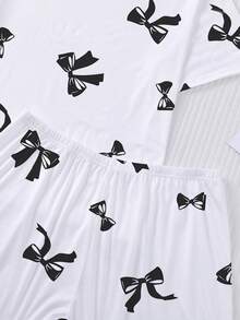 Conjunto de pijama de 2 piezas para mujer, estampado de lazos negros, ropa de estar en casa para mujer, atuendo de vacaciones de primavera/verano, top de manga corta con cuello redondo y pantalones cortos, se puede usar como ropa de exterior - Blanco - Ver 8