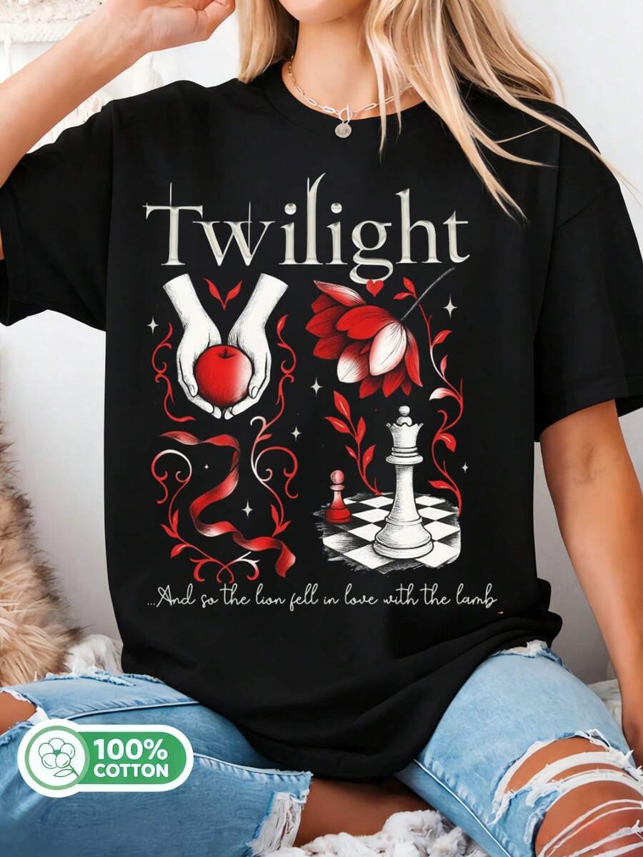 Twilight And So The Lion Fell In Love With The Lamb, HOA HOA HOA Vampire Season, Forks Washington Tee, Twilight Saga, Vampires And Wolves.. - 黑色 - 查看 1