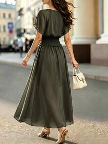 Gaun Panjang Chiffon Hijau Zaitun Polos yang Elegan, Leher Bulat, Lengan Pendek Bergelombang, Pinggang Elastis, Hem Berumbai, Gaun Wanita yang Mengalir - Olive Green - View 3