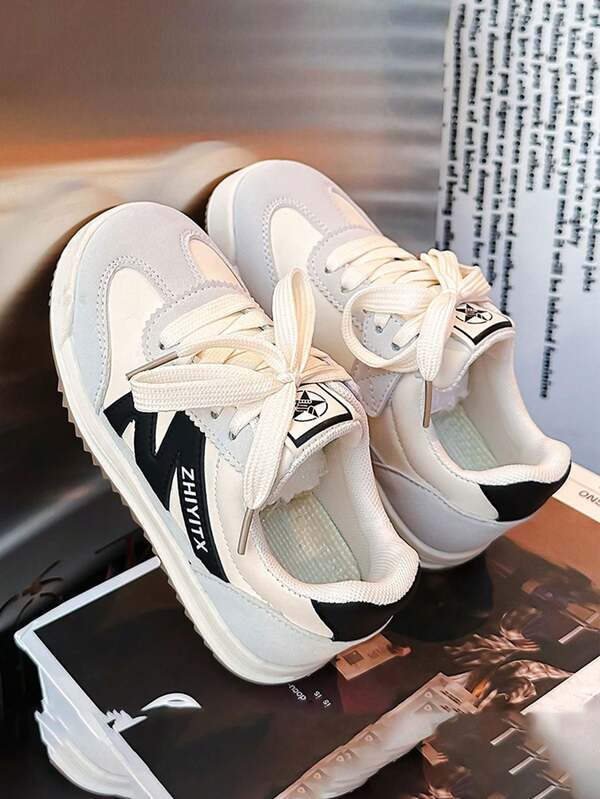 1 Pair Kids' Beige Gray Letter Patchwork Retro Sneakers, Healing Milk White & Light Gray Timeless Basic Colorway, Suitable For Playground, Outdoor Activities And Daily Outfits