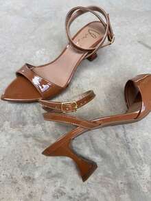 Low Heel Sandal With Leaf Toe - Camel - View 2
