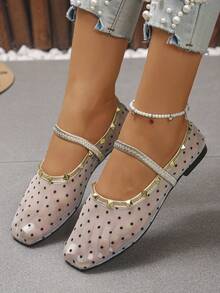 Sepasang Sepatu Flat Mary Jane Wanita Motif Polka Dot Jala Bernapas dengan Paku Keling, Cocok untuk Liburan/Perjalanan/Kencan/Pakaian di Rumah - Putih - View 6