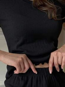 女士时尚提花荷叶边短袖短裤两件套睡衣套装，夏季休闲简约圆领家居服 - 黑色 - 查看 5