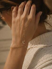 FAAABULS 1pc Gold Bohemian Style Star & Moon Finger Bracelet, Minimalist Exquisite Sparkling Summer Accessory Women's Hand Jewelry - Gold - View 2