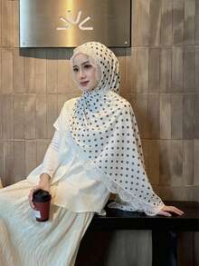 حافة دانتيل - منقط أبيض