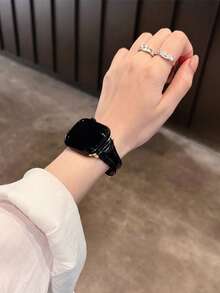 新款超纖維人造皮革錶帶，相容 Series 10/8/9/7/6/5/4/3/2/1，亦相容 Ultra 40mm 44mm 41mm 45mm 49mm 42mm 38mm，女款時尚手鍊配件，舒適透氣，適合佩戴於手腕 - 磁吸金黑 - 查看 4