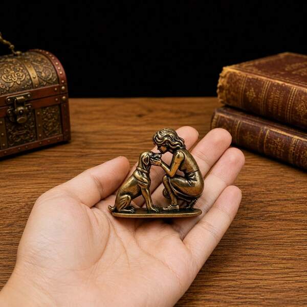 Collectible Figurine Ornament Brass Woman Hugging Dog Ornament Retro Solid Mini Pet Souvenir Enthusiast Collection Metal Artist Home Decoration Handmade Metal Bookshelf Personalized Interesting Ornament