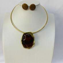 Gold-Plated Choker Set With Oval Pendant And Gold Details + Earrings - 駝色 - 查看 1