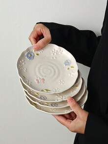 1/2/4pcs Embossed Floral Ceramic Plates, European Style Fresh Ceramic Plates, Dessert Cake Plates, Casual Snack Plates, Coffee Cup Trays, Candy Plates, Fruit Plates, Gift Tableware - Multicolor - View 3