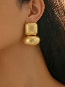 1 Pair Women's Fashion Stud Earrings, Double-Layer Geometric Design, Vintage Luxury Style With Matte Texture, Top Layer Rounded Square And Bottom Layer Full Oval, Suitable For Urban Women Seeking High-End Aesthetic And Geometric Beauty, Perfect For Daily Commute, Business Meetings Or Casual Gatherings - Yellow Gold - View 2