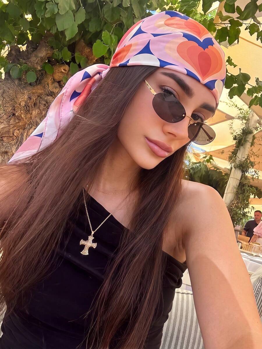 1pc Elegant Women's Heart Pattern Printed 90cm Satin Square Scarf/Headscarf, Women's Bandana Suitable For Casual And Fashionable Street Outings, Applicable For Headscarf, Packaging Decoration, Gifts, Outdoor Travel, Creative Gifts - Blue and Pink - View 1