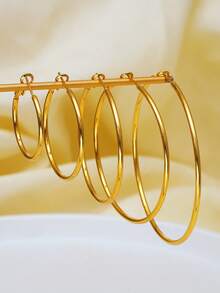 1pc European And American Minimalist Style Thin Hoop Polished Gold Large Earrings, Copper Material With Multiple Sizes Available (3-7CM), Versatile Face-Slimming Metal Ear Jewelry, Suitable For Daily Commute, Vacation And Casual Street Style, Fashionable Must-Have High Street Accessory For Girls - Gold - View 3