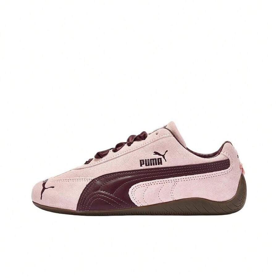 Sepatu PUMA Speedcat wanita berbahan kulit belah dengan pita romantis dan desain ujung sepatu T-toe bergaya balap. Nyaman dipakai, gaya kasual, warna merah muda mawar. - Berwarna merah muda - View 1