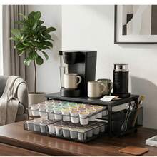Estante de almacenamiento de cápsulas de café con ranuras de posicionamiento automático, organizador de 2 niveles que ahorra espacio para máquina de café, cápsulas, cucharas y agitadores, soporte de estación de café de metal resistente a la oxidación para encimera de cocina. - Negro - Ver 3