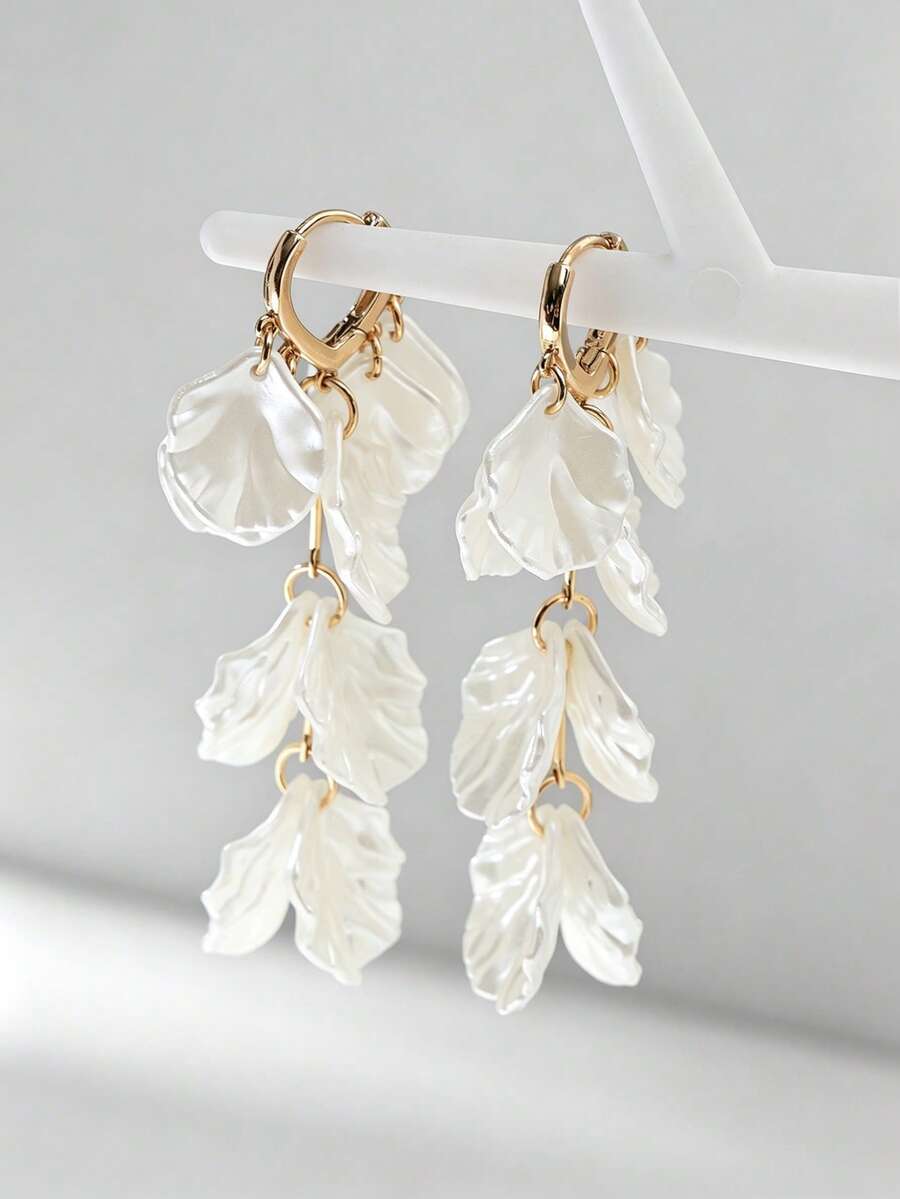 1 Pair Vintage Long Elegant White Petal Pendant Earrings, European And American Style, For Women, Party, Gathering, Travel, Vacation, Jewelry, Daily Wear - White - View 1