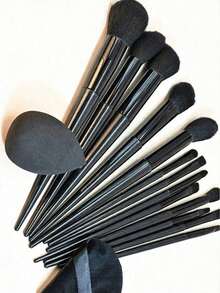 13-Piece Makeup Brush Set + 2 Random Color/Shape Makeup Sponges And Powder Puffs, Soft Makeup Tools Suitable For Eyeshadow, Foundation, BB Cream, Concealer, Blush, Powder, Makeup Brush Set For Women, Makeup Brush Combination, Makeup Brush Gift Box, Random Color - Black - View 2