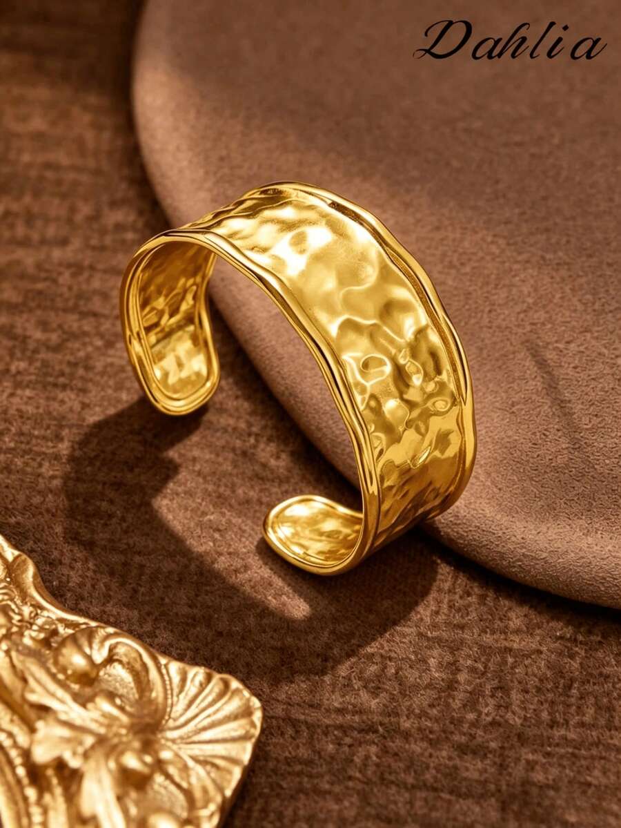 1件時尚極簡不鏽鋼金色寬手鍊,適合女性,度假與夏季禮物,完美適用於派對、約會與辦公穿搭 - 金色 - 查看 1
