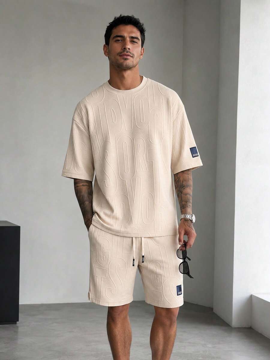Blueprint 男士卡其色圆领加厚短袖短裤套装,3D字母压纹,透气凉爽,时尚简约休闲,适合日常穿着、朋友聚会,尽显老钱风范。 - 卡其色 - 查看 1