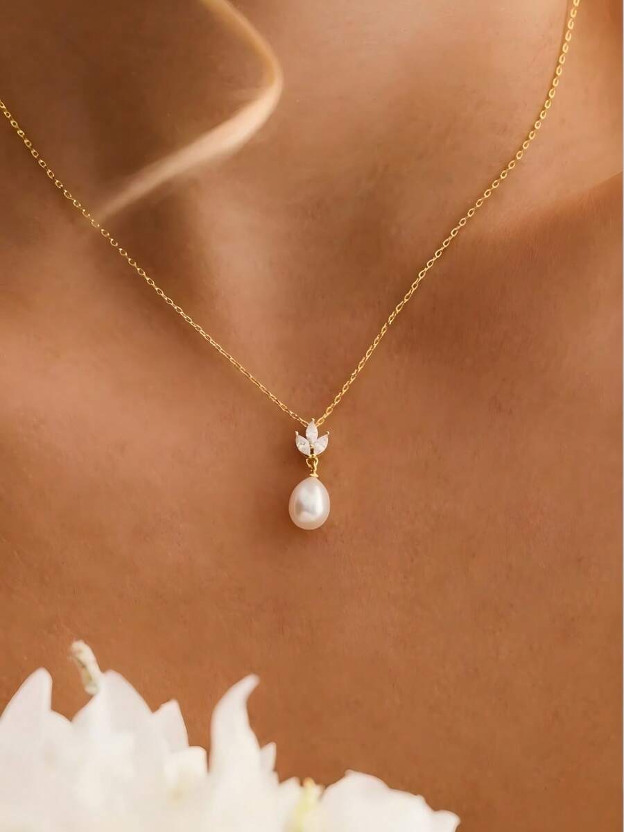 18K Gold Plated Clover Zirconia Pearl Necklace, Elegant And Hypoallergenic, Suitable For Women's Daily Wear And Holiday Gifts - Gold - View 1