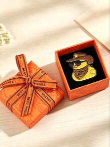 1 pieza Broche de esmalte de pato vaquero occidental con caja de regalo naranja, alfiler de pato de estilo americano genial para decoración de ropa y mochila - Multicolor - Ver 4