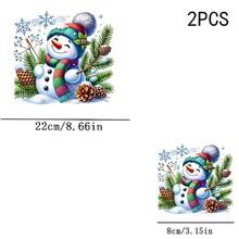 1/2/3 piezas Gorro de punto colorido Muñeco de nieve Pegatina de transferencia de calor navideña, Muñeco de nieve con ojos cerrados y sonrisa con bufanda de punto a rayas rojas, verdes y moradas, rodeado de ramas de pino, piñas, bayas de acebo, ramas de bayas azules y copos de nieve, Impresión de dibujos animados de invierno fresco y curativo navideño DIY, Adecuado para camisetas de niños, sudaderas, bolsas de lona - Multicolor - Ver 11