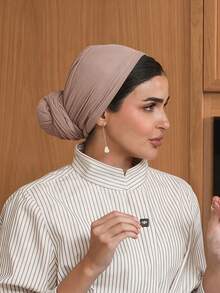 1 buah Hijab Wanita Klasik Instan Warna Polos, Berbagai Gaya Pemakaian yang Dapat Disesuaikan dengan Tampilan Apa Pun, Turban Elastis Praktis dan Serbaguna, Kain Modal Nyaman Lembut Ramah Kulit, Cocok untuk Pemakaian Sehari-hari, Olahraga, Yoga - abu-abu krem - View 3