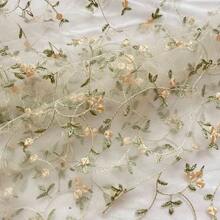 50cm / 1碼 / 3碼 / 5碼 淡杏色透明薄紗，精緻桃色雛菊與葉藤刺繡，柔軟百褶網布，適合田園風中長款疊層裙、新娘面紗飾邊與DIY髮飾 - 網紗花朵 - 查看 11