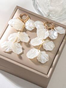 1 Pair Vintage Long Elegant White Petal Pendant Earrings, European And American Style, For Women, Party, Gathering, Travel, Vacation, Jewelry, Daily Wear - White - View 3