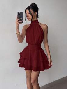 Elegante vestido mini de moda con cuello halter, espalda descubierta y volantes en capas para boda - Burdeos - Ver 4