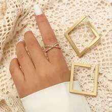Anting Hoop Persegi Logam - Yellow Gold - View 6