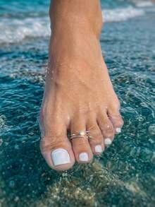 Minimalist Sparkling Zirconia Toe Ring, Adjustable Copper Toe Ring, Jewelry Accessory For Summer Beach Vacation, Delicate Stackable Foot Decoration - Multicolor - View 3