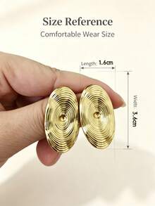 1 Paar Vintage Spiralwellen ovale goldene Ohrstecker, 304 Edelstahl hypoallergen geometrisch strukturierte Metall Ohrringe, Vintage leichte Schmuckstücke für Frauen, geeignet für Alltag, Büro, Party Anlässe - Goldene ovale Ohrstecker mit Spiralwellen-Design - Übersicht 4