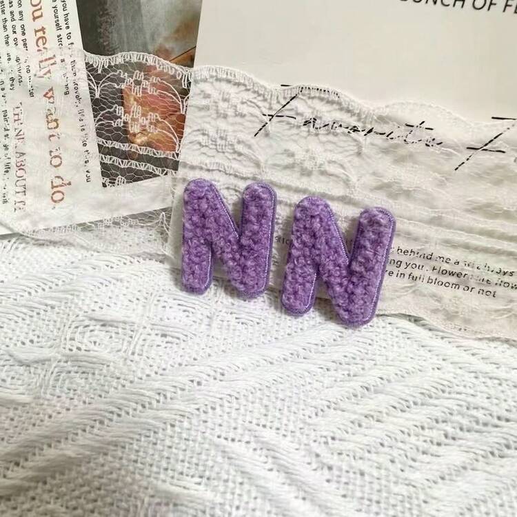 2件裝自黏式雪尼爾字母貼布，刺繡 A-Z 英文字母毛巾貼布，適用於 DIY 衣物、包包、夾克裝飾 - 雪尼爾字母 - 查看 8