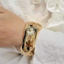 Pulseira Dourada Polida, Pulseira Feminina Elegante e Luxuosa, Design Estético Minimalista, Pulseira Estilo Real Dourado Foto Real - Dourado - Visão 3