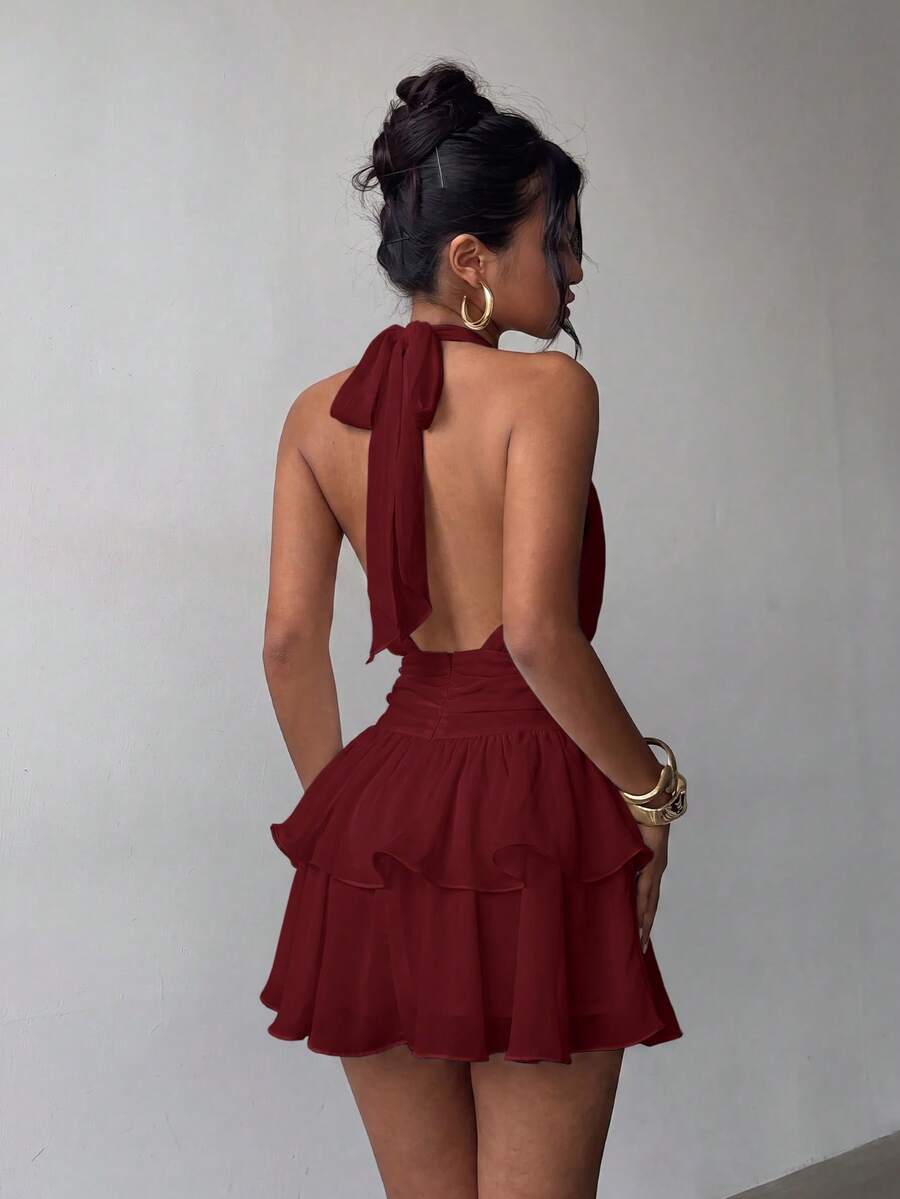 Elegante vestido mini de moda con cuello halter, espalda descubierta y volantes en capas para boda - Burdeos - Ver 1