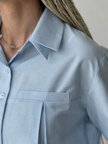 Solstice Apparel Kemeja Wanita Warna Biru Muda Model Crop Berkerah dengan Lipatan, Dua Saku, Kancing Depan, Lengan Panjang, Atasan Kasual untuk Kerja - Biru - View 6