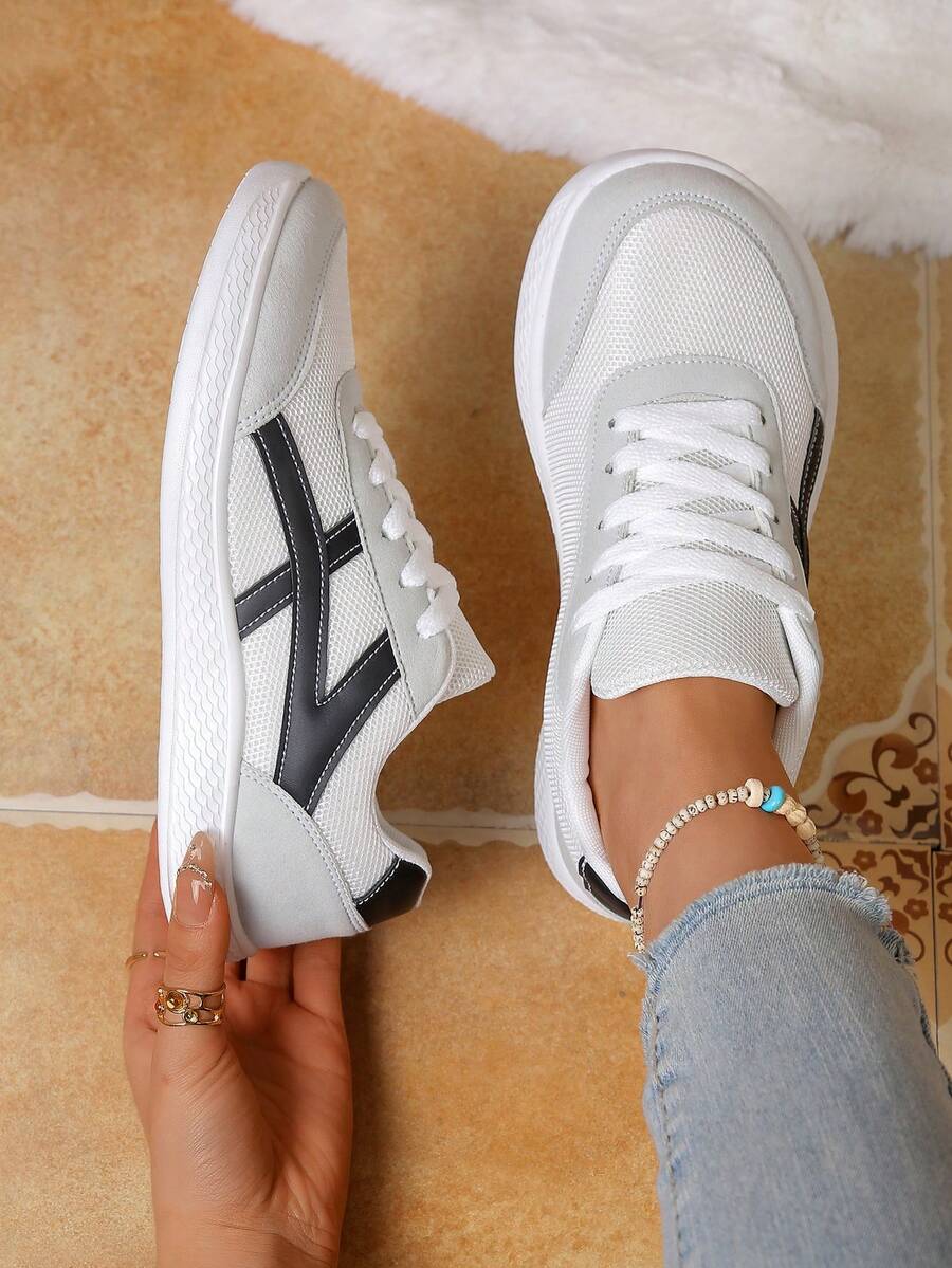 AOSEIN Women's Plus Size Wide Toe Box Athletic Shoes With Front Lace-Up Striped Decor Soft Sole Versatile For Outdoor Sports Wear