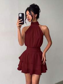 Elegante vestido mini de moda con cuello halter, espalda descubierta y volantes en capas para boda - Burdeos - Ver 3