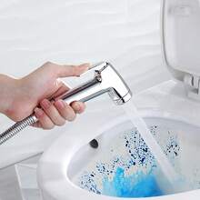 銀色馬桶洗屁屁噴頭套組，附2米伸縮水管、壁掛支架與分水器，強勁加壓水流，伸縮水管易延伸且防纏繞，適用馬桶沖洗與洗屁屁，居家簡易安裝 - 4件套 - 查看 4