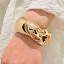 Pulseira Dourada Polida, Pulseira Feminina Elegante e Luxuosa, Design Estético Minimalista, Pulseira Estilo Real Dourado Foto Real - Dourado - Visão 4