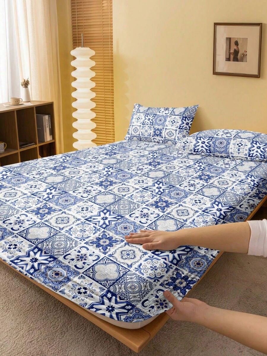 1pc Blue & White Bohemian Exquisite Pattern Fitted Sheet, Mattress Protector, Mattress Cover, Fitted Sheet, Soft & Breathable, -Twin, Full, Queen, King, Deep Pocket Design Up To 11.8 Inches, Machine Washable. Back To School Season, Dorm Essentials - Blue and White - View 1
